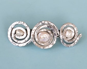 Coin Pearl Barette, Hammered Aluminum Barrette, Pearl Barrette, Boho Luxe Barrette, Gemstone Jewelry, Bride Hair Acessory, Bridesmaid Gift