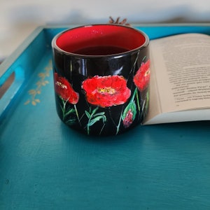 Kubek z kwiatami maku, czarny kubek, duży kubek, porcelana, kawa, kubek do herbaty