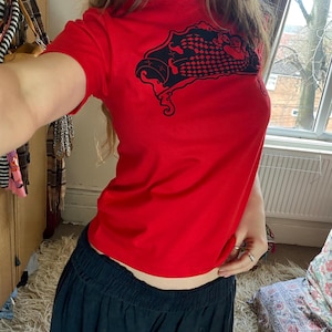 Camiseta estampada a mano