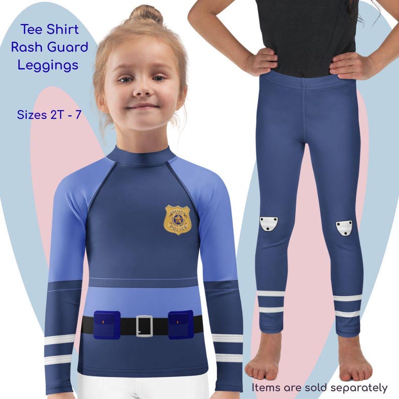 Puede incluir: Conjunto de rash guard y leggings azul marino para ni&ntilde;os. La parte superior tiene mangas azul claro y una placa de polic&iacute;a. Los leggings tienen detalles blancos. El texto de la imagen dice "Tee Shirt, Rash Guard, Leggings, Tallas 2T - 7".
