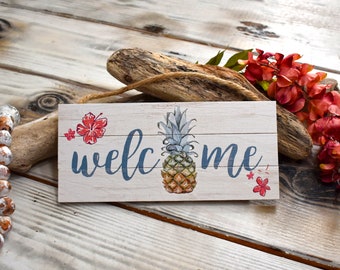 Welcome pineapple wood hanging sign/pineapple decor/Hawaiian decor/coastal decor/beach decor/tropical decor/surf decor/Hawaii/aloha decor