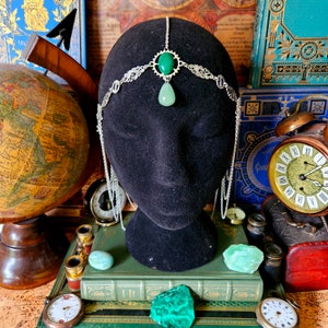 Parure collier boucles d'oreilles et tiare steampunk argentées, engrenages, chaînes, pierres de jade et aventurine par Les Rouages du Temps image 10