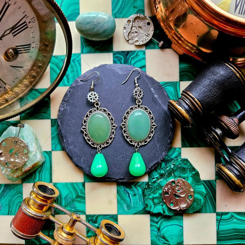 Necklace set with silver steampunk earrings and tiara, gears, chains, jade stones and aventurine by Les Rouages du Temps image 4