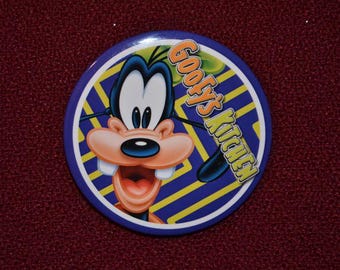 Goofy's Kitchen Button Pins Disneyland Hotel Restaurant Souvenir