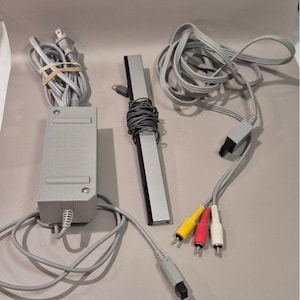 Nintendo Wii OEM Cable Bundle Rvl-002 AC Adapter Rvl-009 AV Cable Sensor Bar