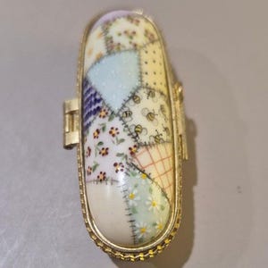 Vintage C Webb Porcelain Patchwork Quilt Limoges Scissors Clasp Needle Box Case