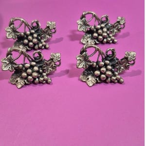 Sixtrees Ltd. Vintage Grape Cluster Silver Tone Place Card Holders Set of 4