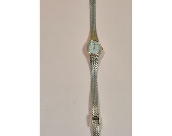 Timex Q Quartz Watch Two Tone Gold Silver Mesh Band Oval Face Vintage T Cell 21