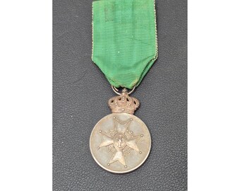 Médaille de l'Ordre de Vasa en argent antique avec ruban vert, couronne royale, Suède