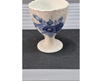 Royal Copenhagen Blue Flower Braided Egg Cup 1568 Porcelain Denmark Scalloped