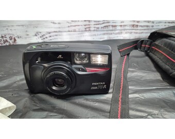 Pentax Zoom 70-R 35mm Film Camera with 35-70mm Tele-Macro Lens and Case