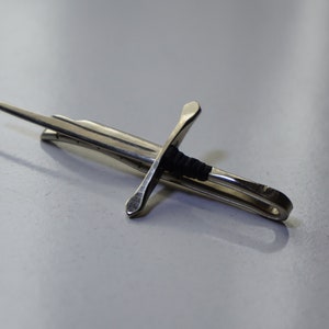 King's Broken Sword Tie Clip image 3