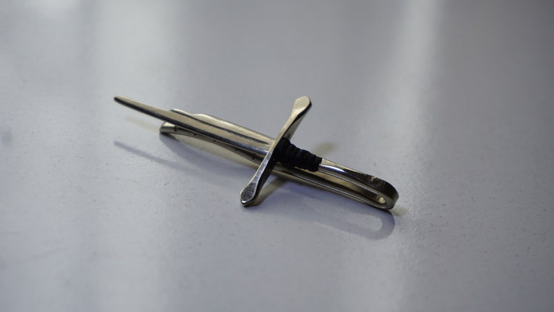 King's Broken Sword Tie Clip image 3