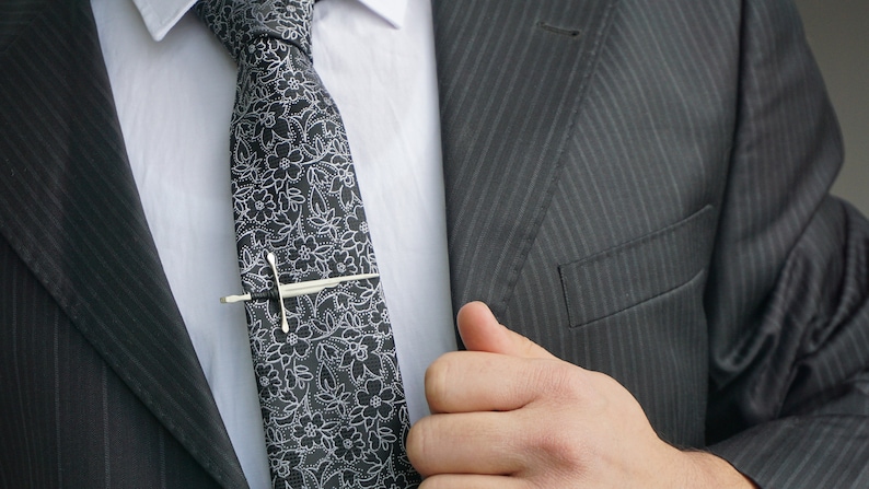 King's Broken Sword Tie Clip image 1