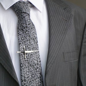 King's Broken Sword Tie Clip image 5