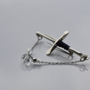 King&#39;s Broken Sword Men&#39;s Brooch
