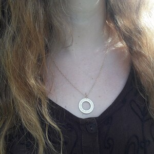 Collier Dainty Lokah Samastah Sukhino Bhavantu, collier yoga mantra, pendentif Mangala mantra, collier yoga, bijoux yoga, sanskrit védique