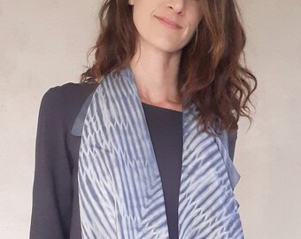 Pañuelo de seda pequeño / tinte natural de palo de campeche / Arashi shibori japonés / pieza única