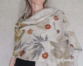 Gran bufanda/estola de seda con estampado natural de plantas, hojas y flores.