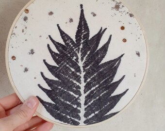 Cuadro redondo / Arte mural / Anillo de bordado / Estampado de hojas de Vinagre Natural / pieza única