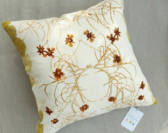 Funda de cojín de lino / estampado vegetal / ecoprint / hojas de aliso, flores de coreopsis / pieza única