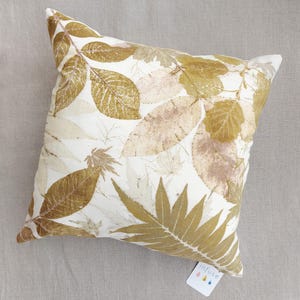 Capa de almofada em linho / estampa vegetal / ecoprint / folhas de nogueira, bordo e gerânio / peça única