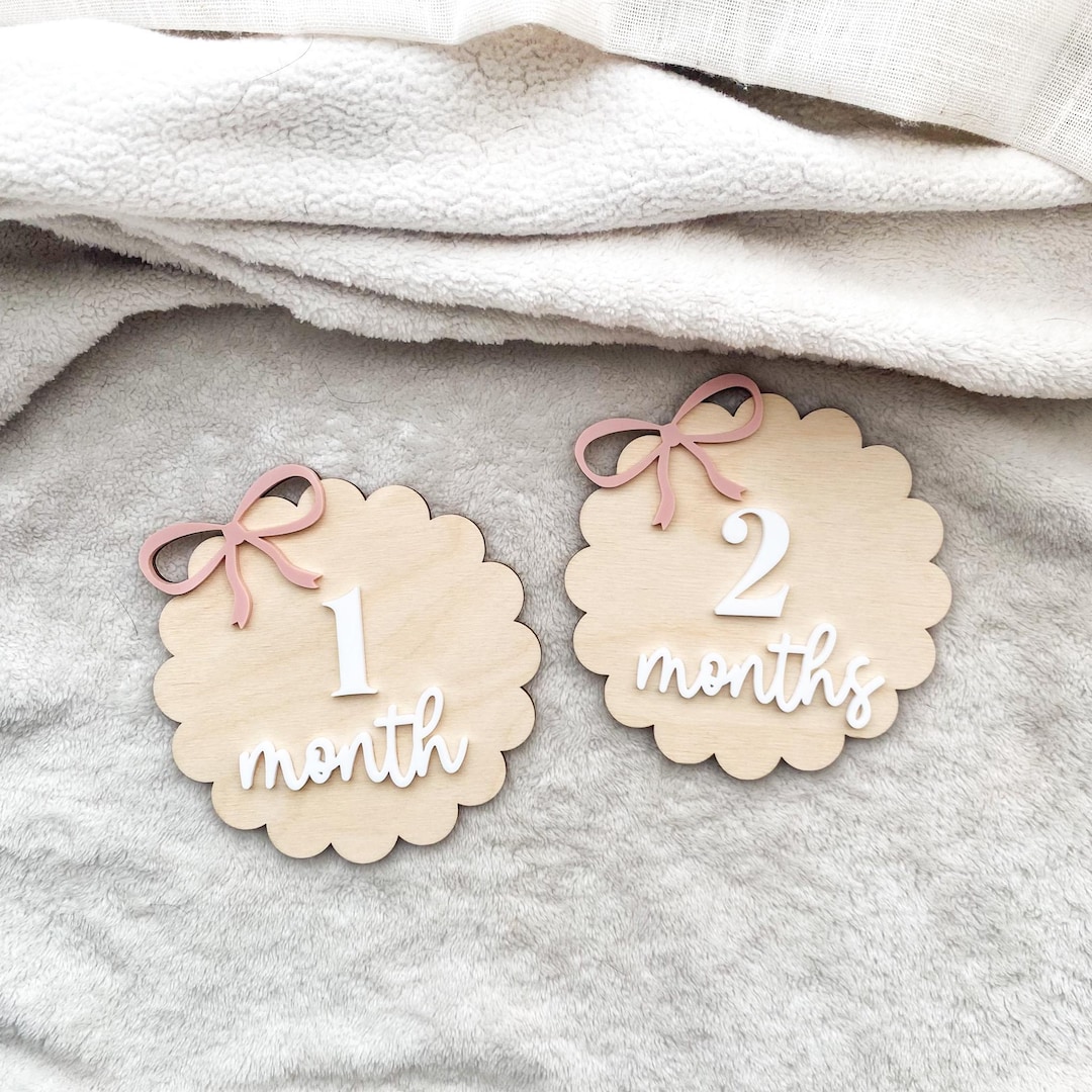 Baby Monthly Milestone Markers: Scallop Bow Monthly Photo Prop - Etsy