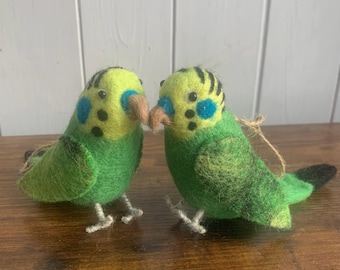 Green Felted Budgerigar Ornament: Handmade Wool Parakeet Bird Decor