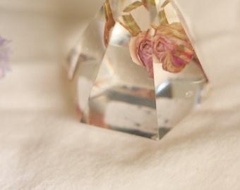 Rosebud ring holder / dried flowers / resin