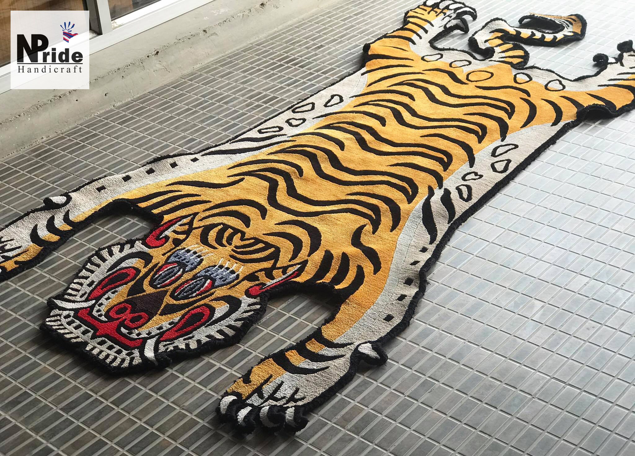 Handknotted Swirling Tiger Rug, 3'6x5