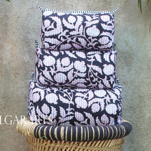 Handblock bedrucktes Blumen Kulturbeutel-Set: Gesteppte Baumwolle Boho-Reise-Organizer