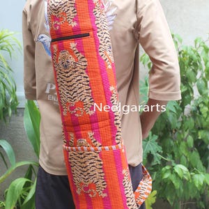 Gesteppte, orange Yogamatten-Tasche aus Baumwolle mit Tiermotiv Tiger
