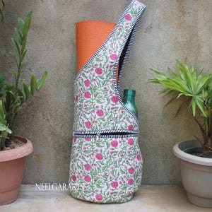 Gesteppte Yogamattentasche aus Baumwolle mit Blumenmuster