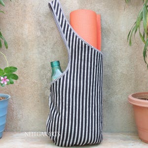 Schwarz gestreifte bedruckte Sporttasche mit großer Reißverschlusstasche Tasche Indische handgemachte gesteppte Yogamattentasche stilvolle Yogamatten-Einkaufstasche
