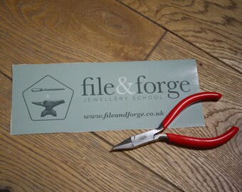 Flat Nosed Pliers. Smoothed Jawed 130mm Long.