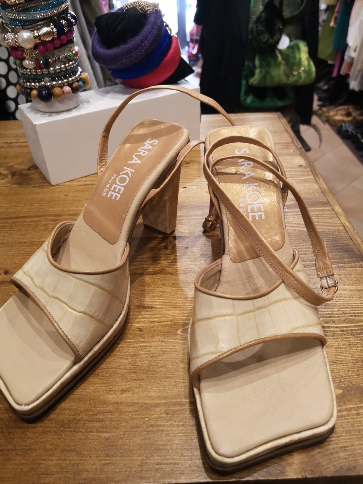 Sara Koee 80's sandal