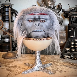 Sesos de mono fríos con taza