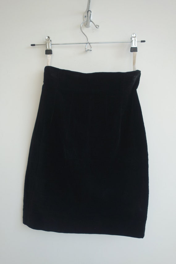 Nicole Farhi black velvet pencil skirt with high … - image 9