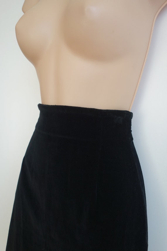 Nicole Farhi black velvet pencil skirt with high … - image 6