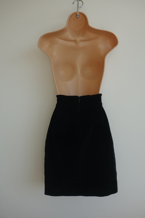 Nicole Farhi black velvet pencil skirt with high … - image 3