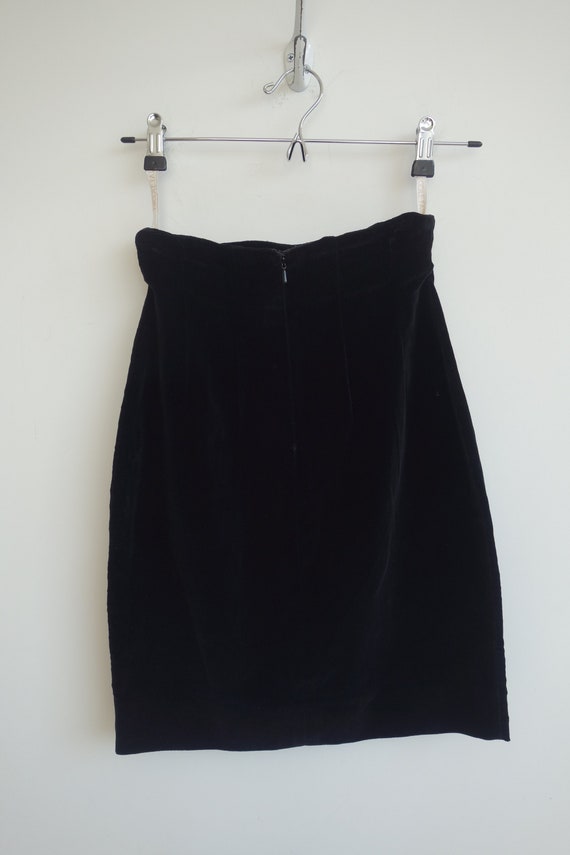 Nicole Farhi black velvet pencil skirt with high … - image 10