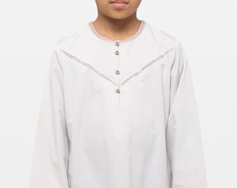 Túnica infantil emiratí en gris viento y rosa sombra