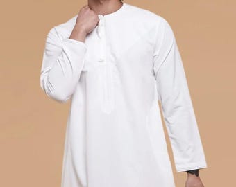 Thobe omaní de triple blanco