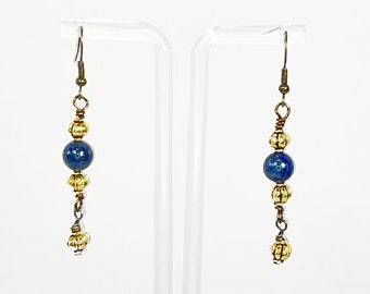 Pendientes. Hermosos Aretes de Lapislázuli Azul y Latón. Pendientes de cuentas. Pendientes colgantes. Disfrutarás usando estos pendientes.