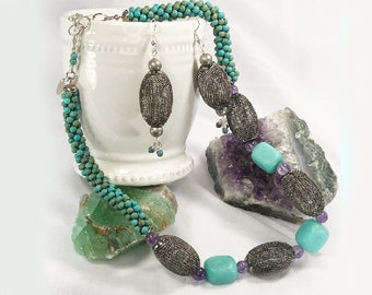 Beaded necklace and earrings. Avant-garde necklace. Turquoise beads. Stainless beads. Amethyst beads. Silver beads. Bead crochet.