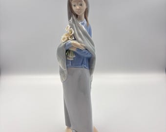 Lladro Girl with Cala Lilies 4650