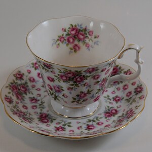 Royal Albert Nell Gwynne Series - Chelsea - Teacup