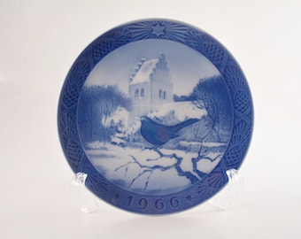 Royal Copenhagen Blackbird at Christmas 1966 Collector Plate