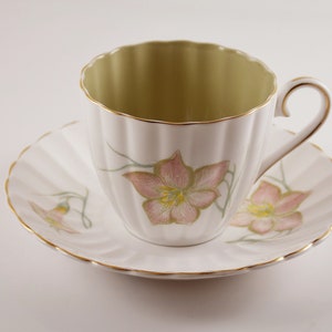 Susie Cooper Teacup with Daylily