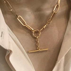 Gold chain T- bar pendant